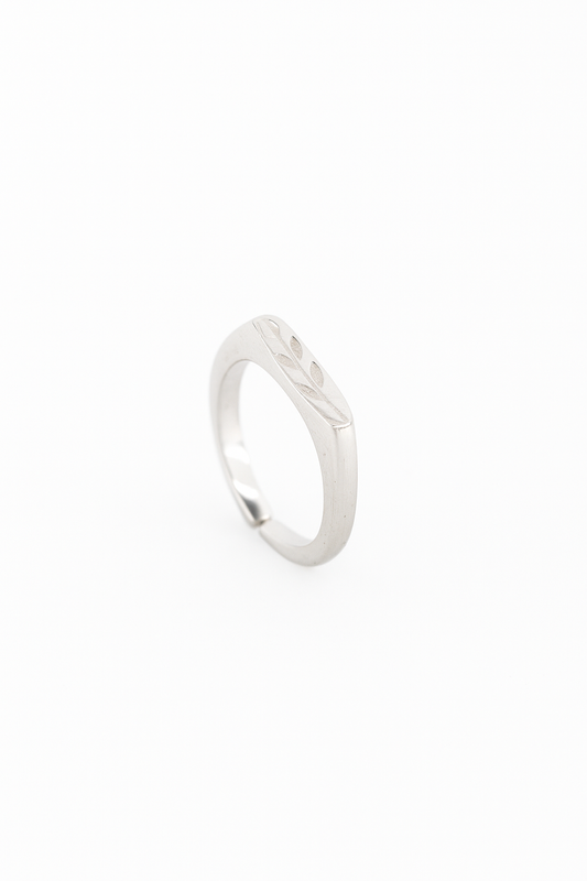 Trellis | Leaf Engraved Ring