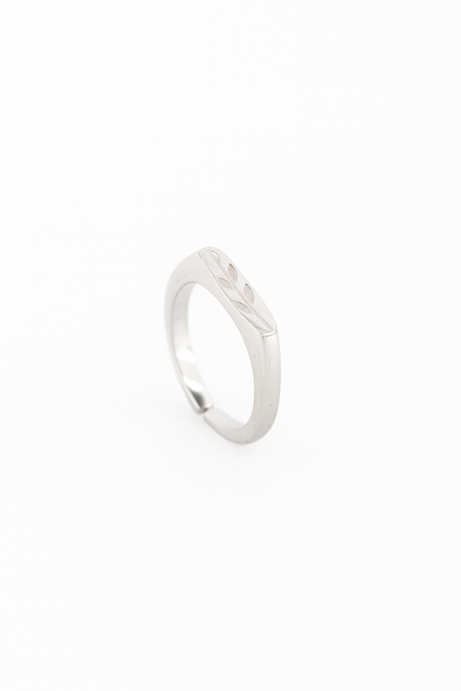 Trellis | Leaf Engraved Ring
