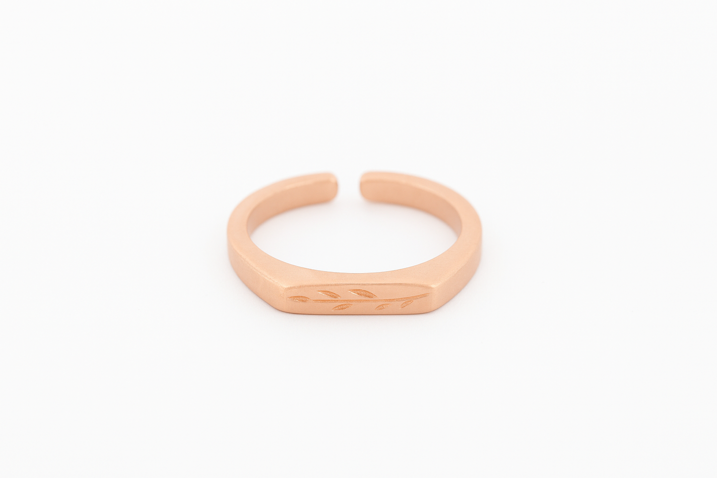 Trellis | Leaf Engraved Ring